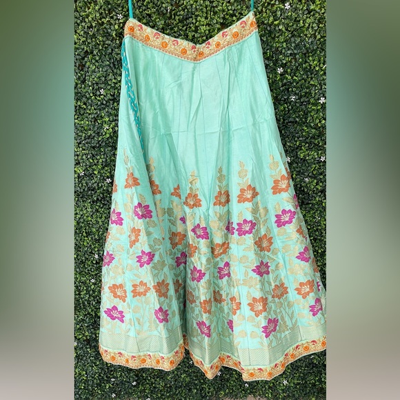 Benarsi traditional lehnga choli - Picture 5 of 5